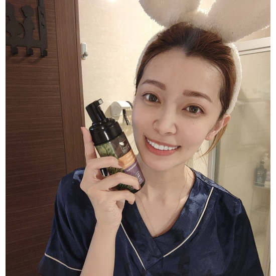小瑾 Angela│茶樹控油調理潔顏慕絲